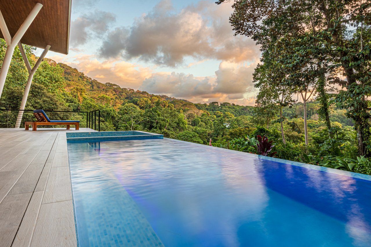 4 Bedroom Jungle Paradise with Ocean Views