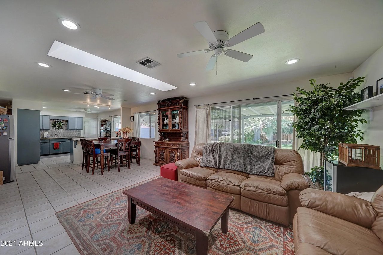 604 E Orangewood Ave