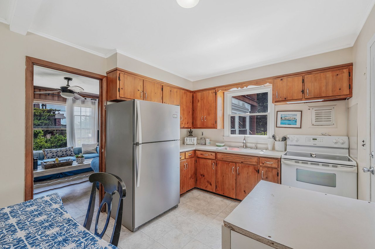 38 W Lighthouse Walk