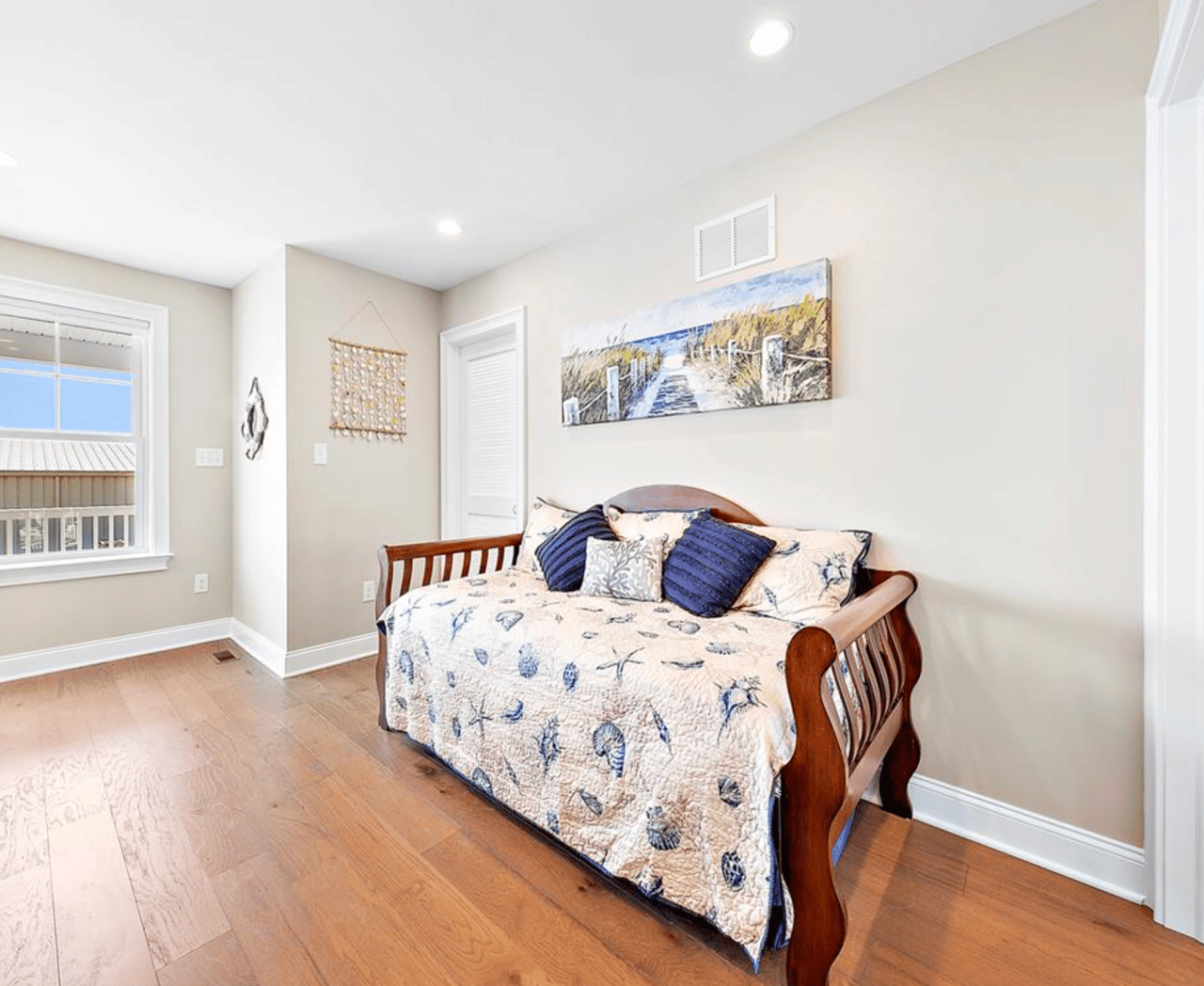 24 W Winifred Avenue, Beach Haven Crest