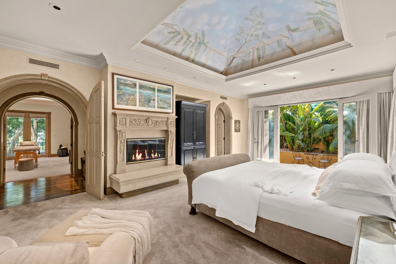 2719 Benedict Canyon Drive