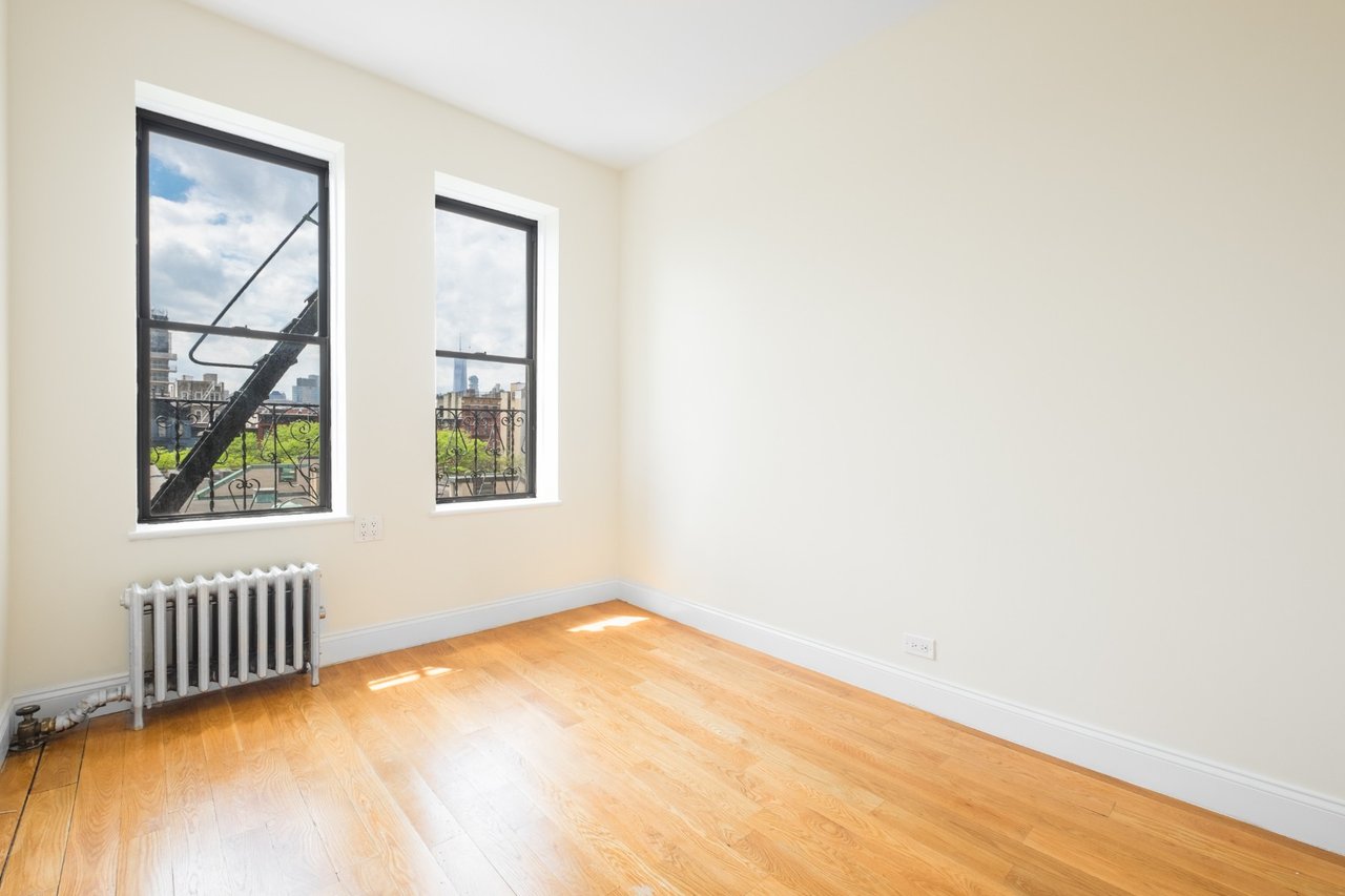 345 East 12th Street Unit: 15