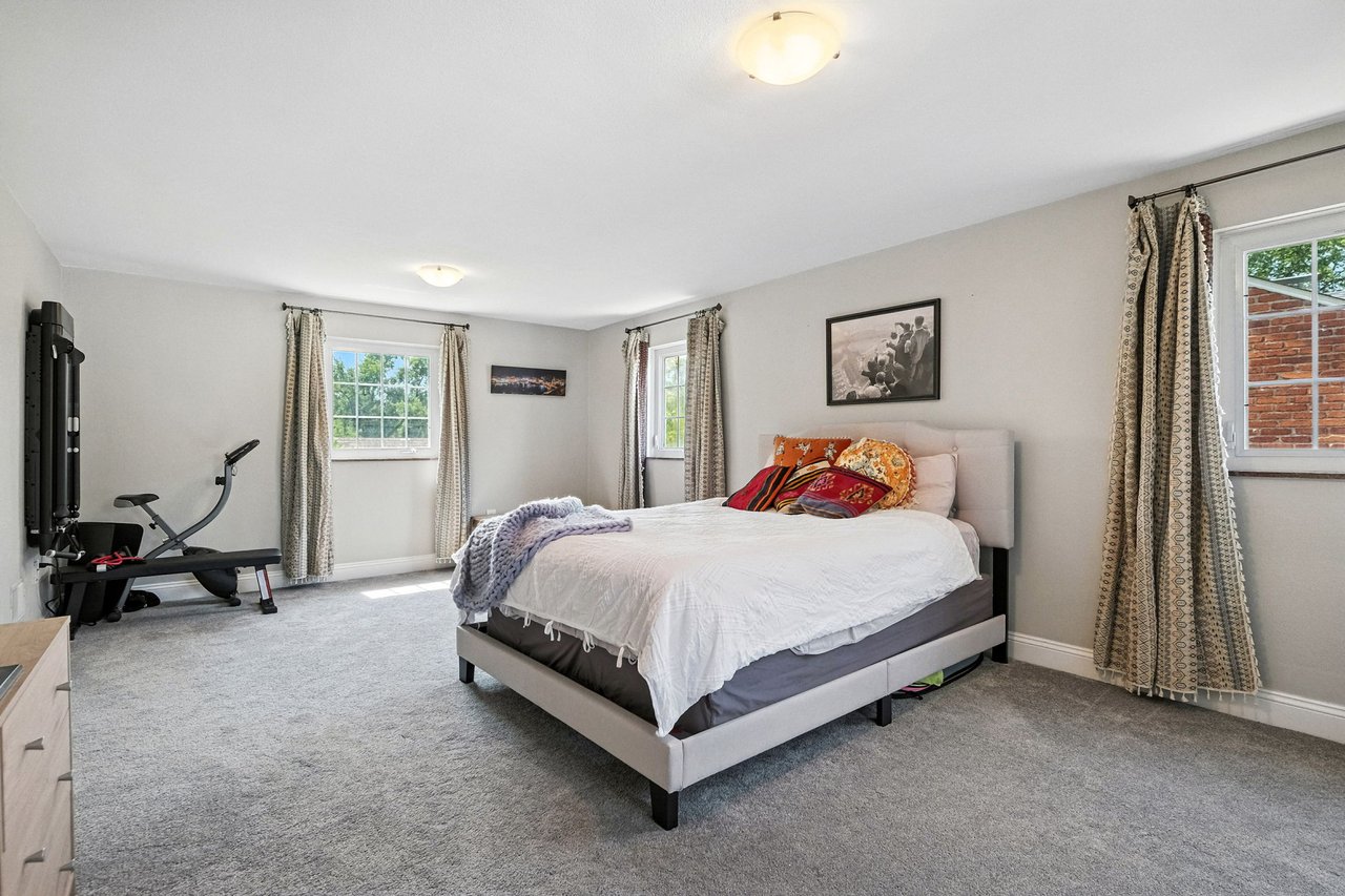 590 Kenilworth Dr
