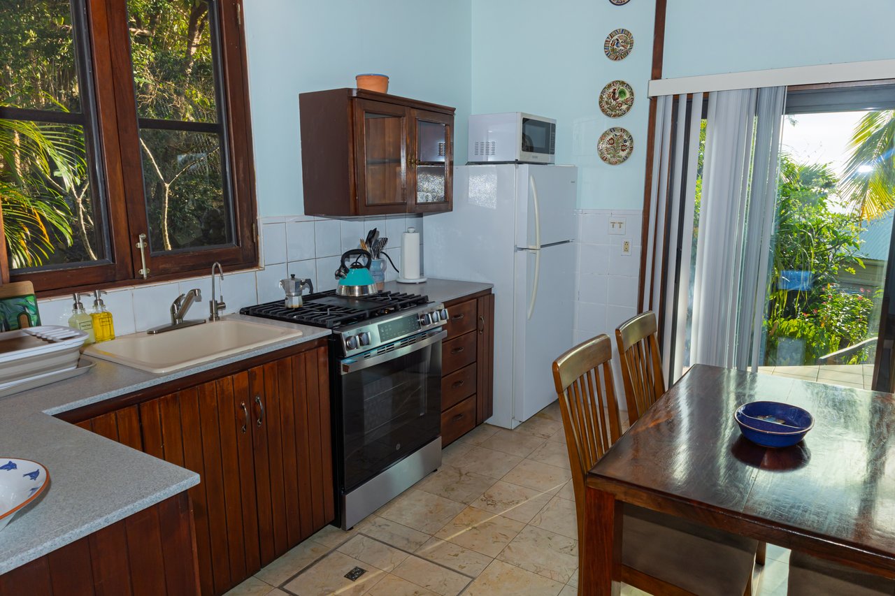 1105 Villa Botanica