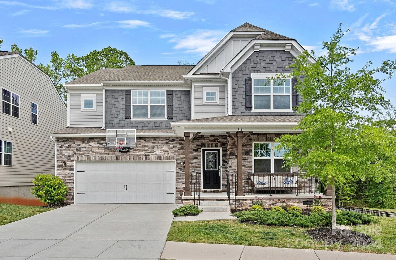 916 Pecan Tree Ln
