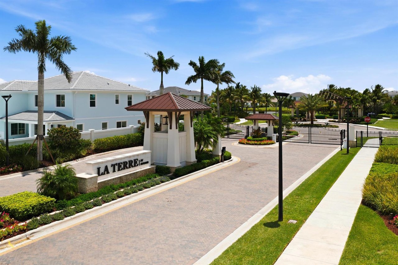 12269 Waterstone Cir
