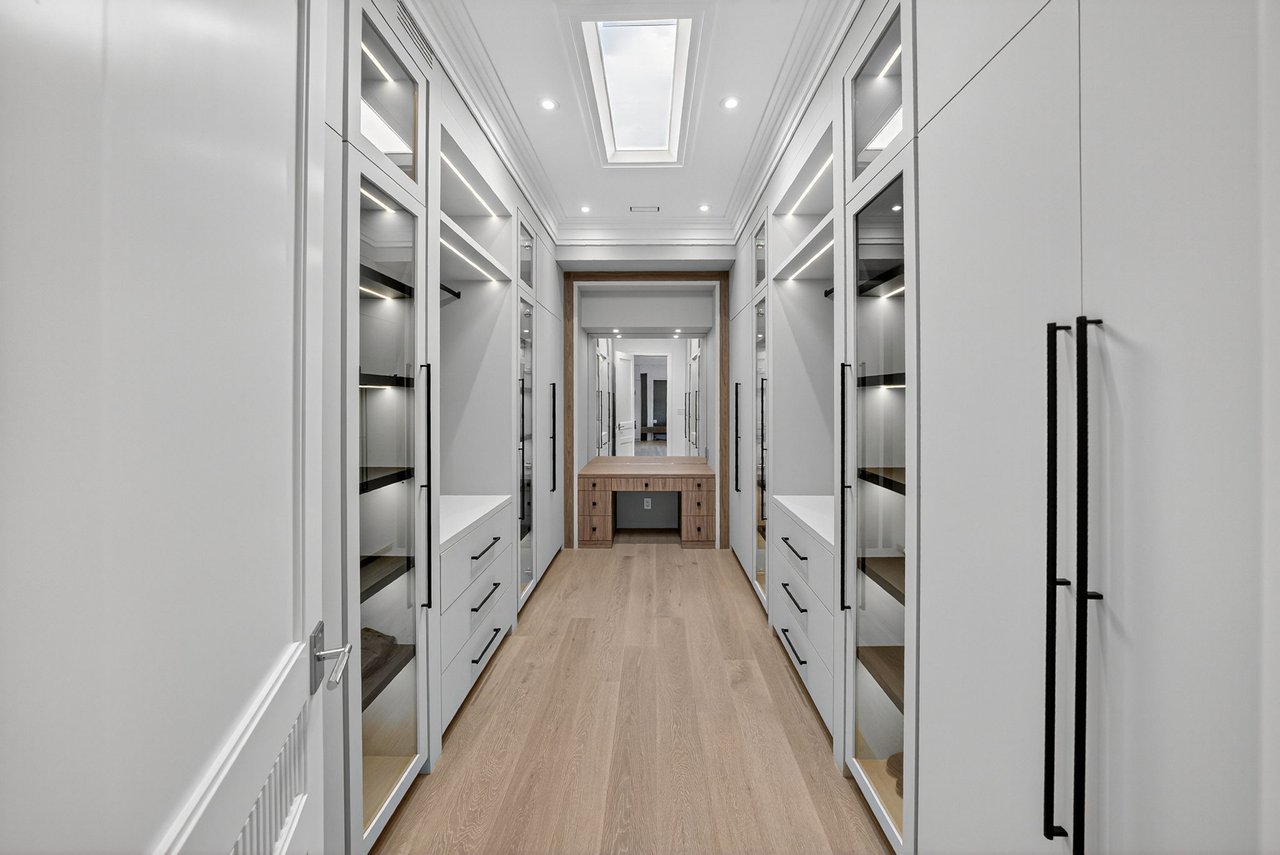 Distinctive Luxury Residence