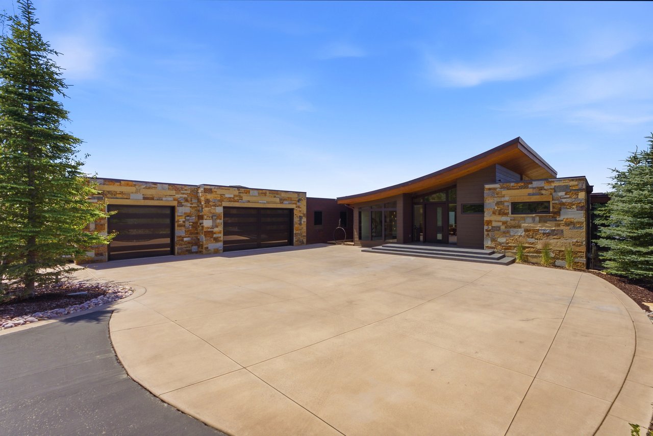 Top-of-Promontory Architectural Estate — Furnished & Turnkey - Front-Row Mountain Views