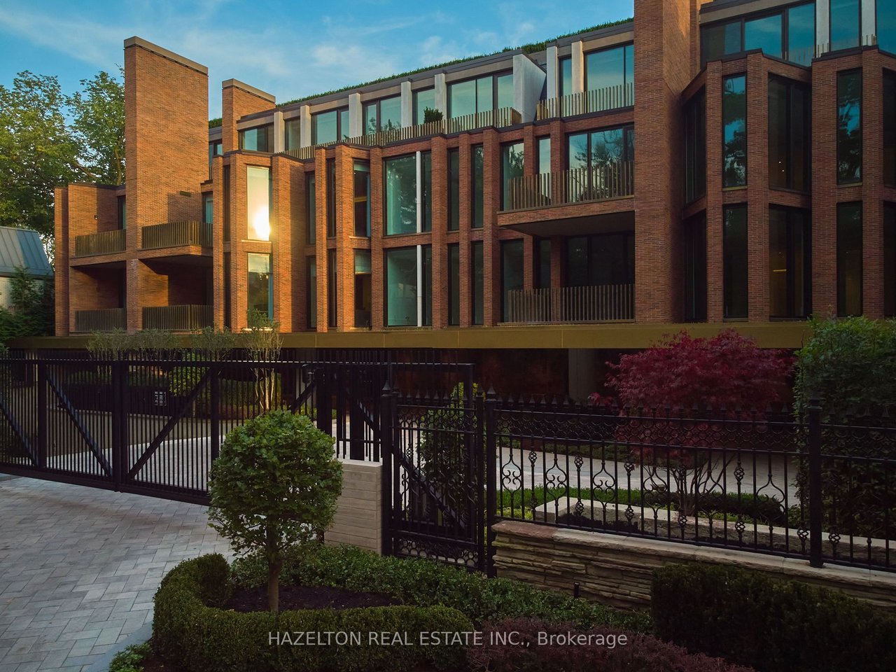 PENTHOUSE LUXURY STARTS HERE
