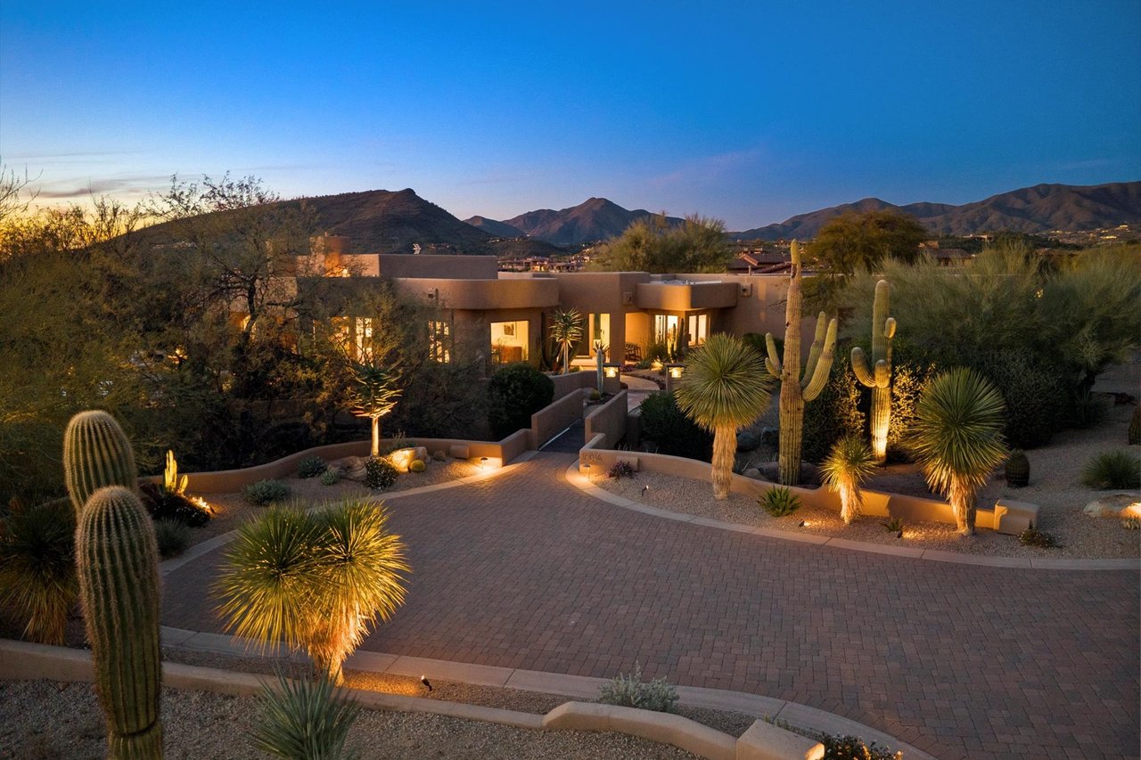 10046 E Hidden Valley Rd