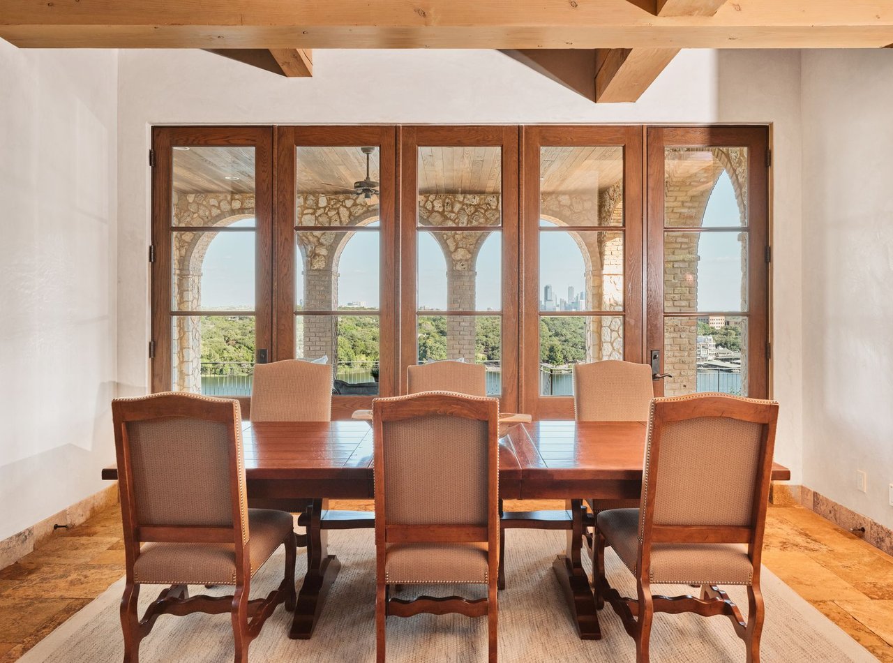 LAKESHORE HORIZON: WATERFRONT VILLA WITH LAKE & CITY VIEWS
