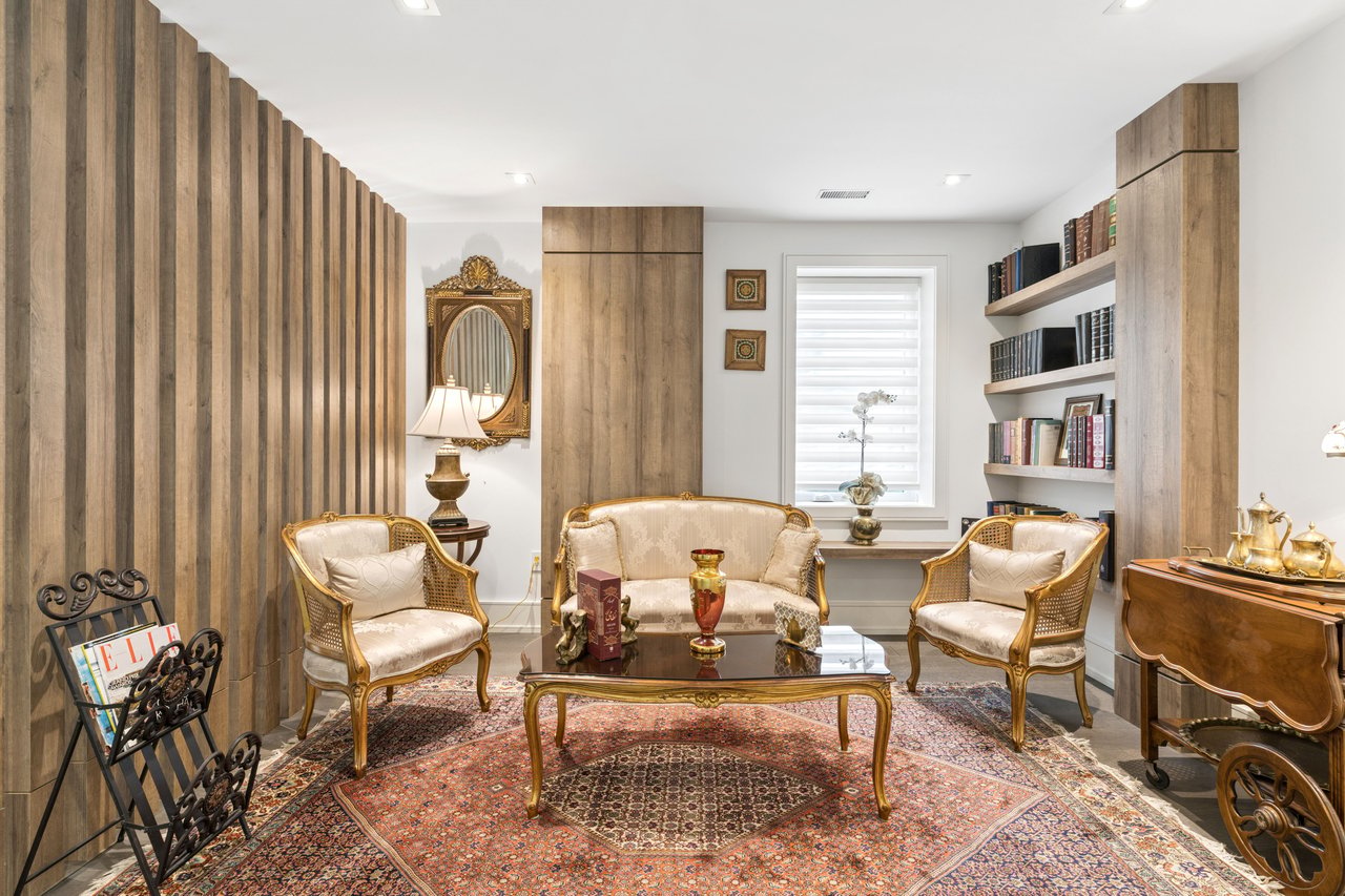 150 Sandringham Drive