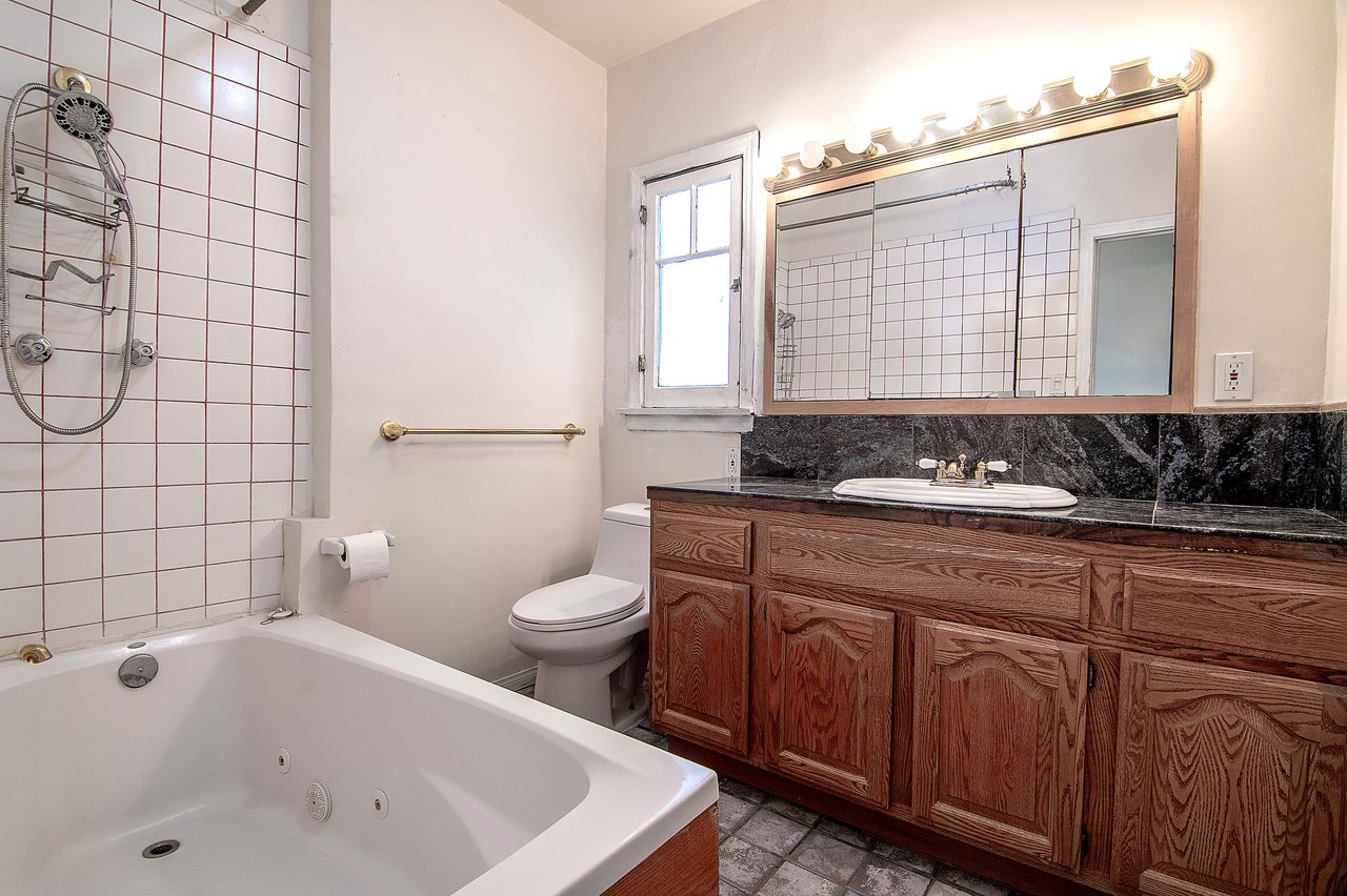 6131 Glen Tower St.