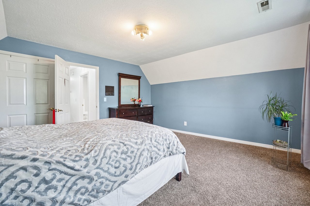 11343 S Clifford Cir