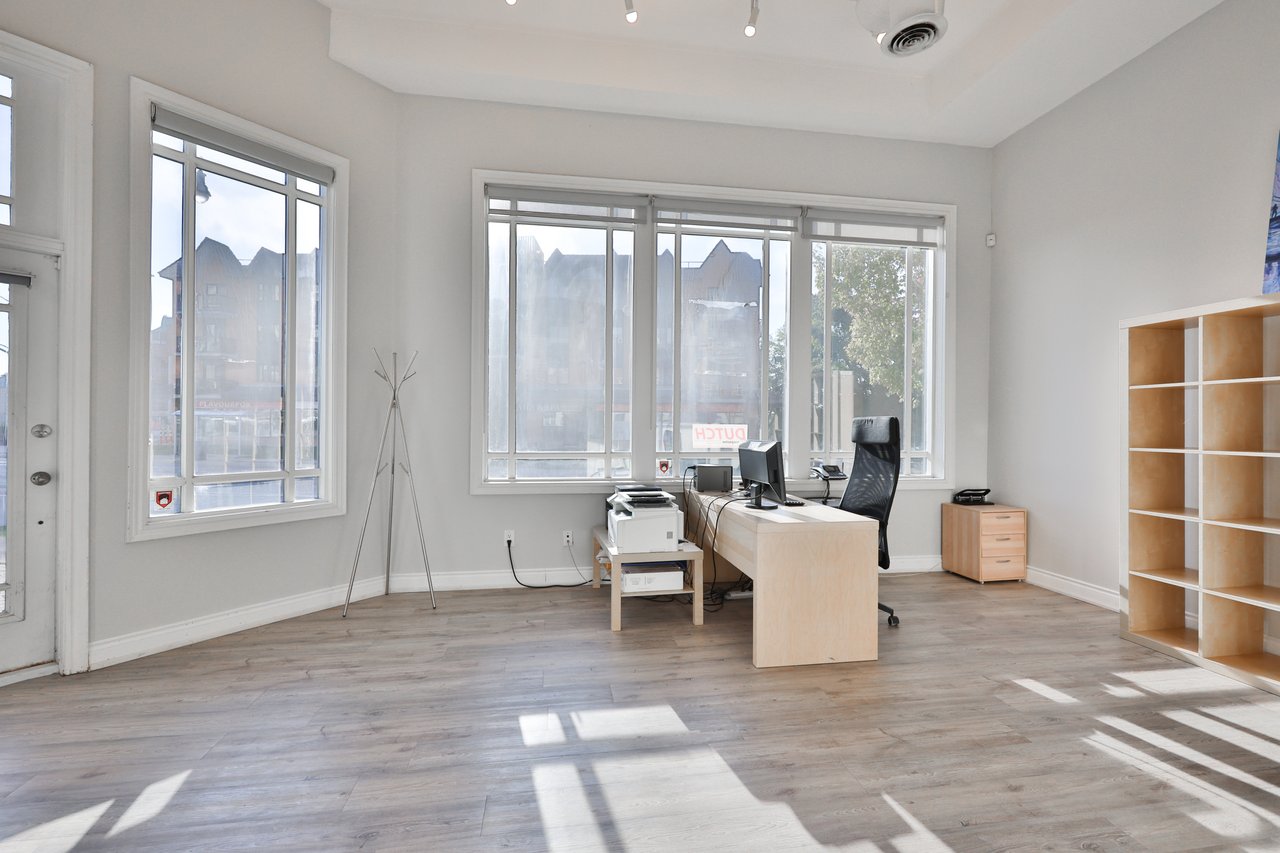 8-120 Bronte Road, Oakville 