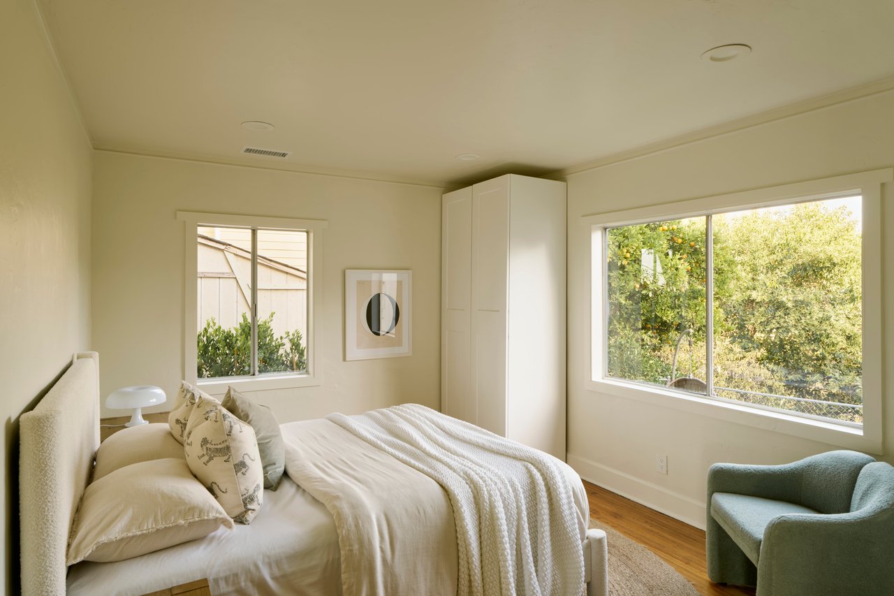 11764 Laurelcrest Drive in Studio City