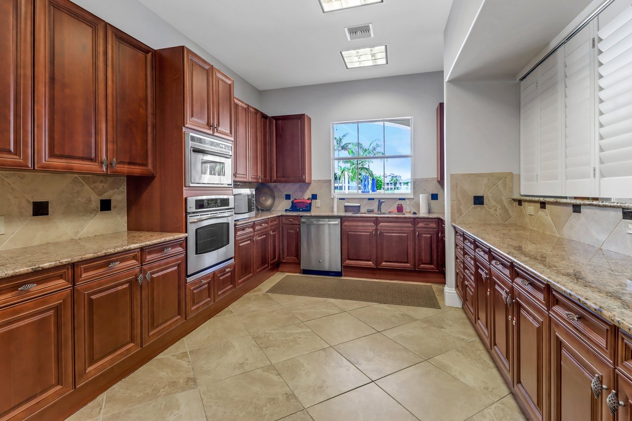 562 Avellino Isles CIR # 201