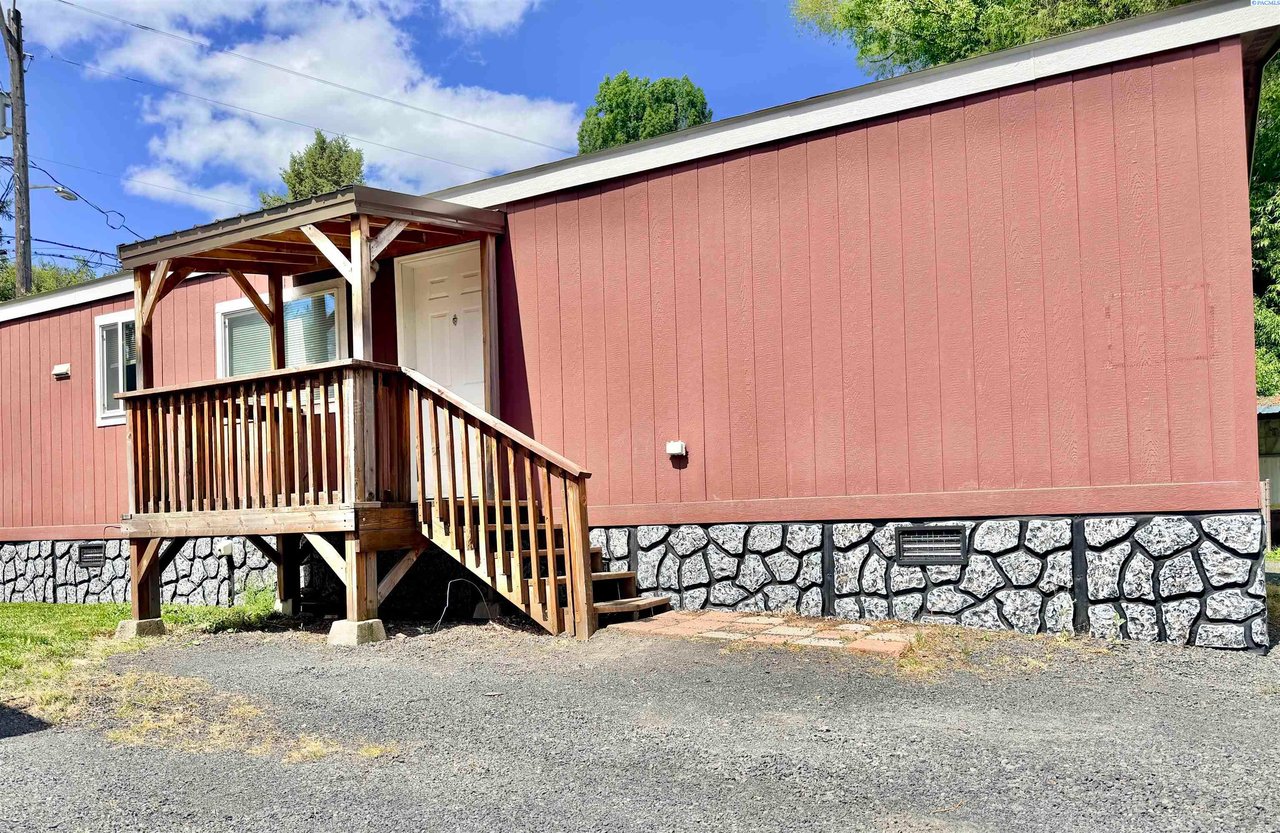 Real estate blog header for 1155 SE Professional Mall Blvd 306 in Pullman WA, a 2 bedroom manufactured home near WSU area conveniences.