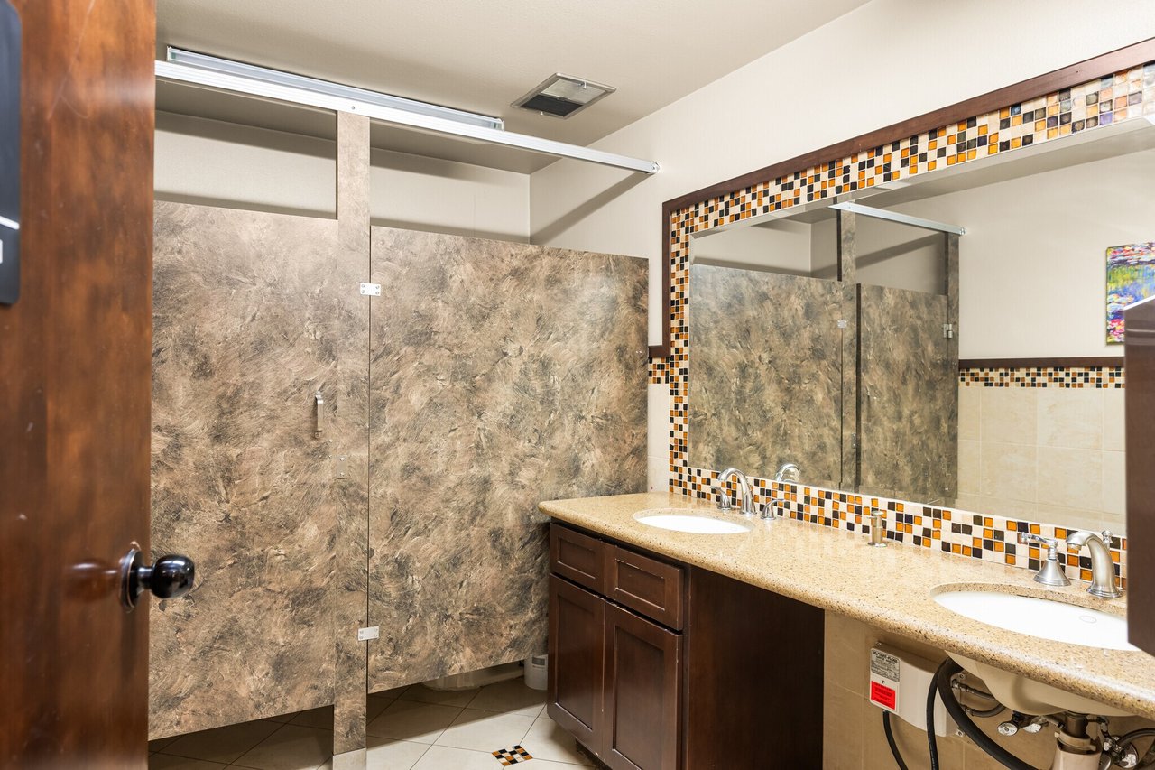 2525 W Woodland Dr, Anaheim, CA 92801