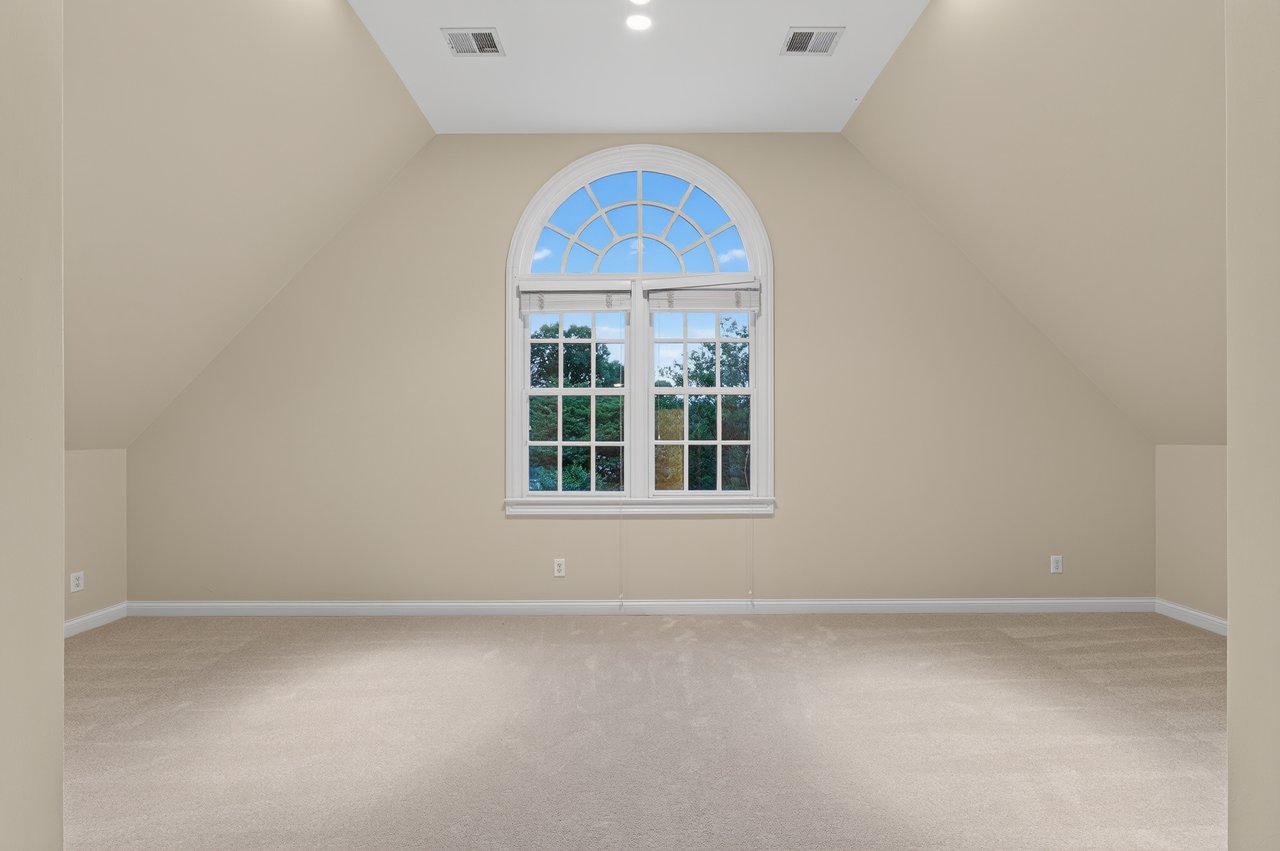 1055 Hedgerose Lane