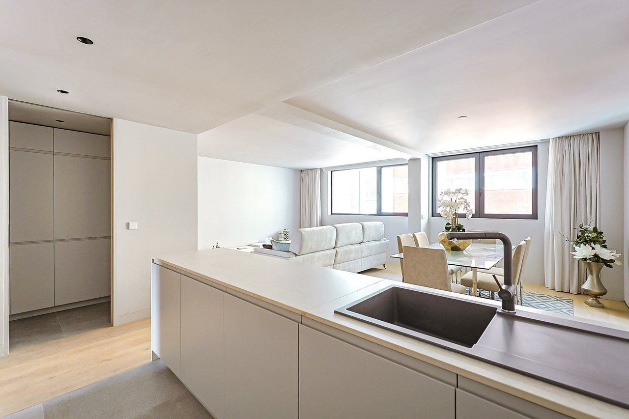 Stylish 2-Bedroom Apartment in the Heart of Lisbon with Exceptional Amenities