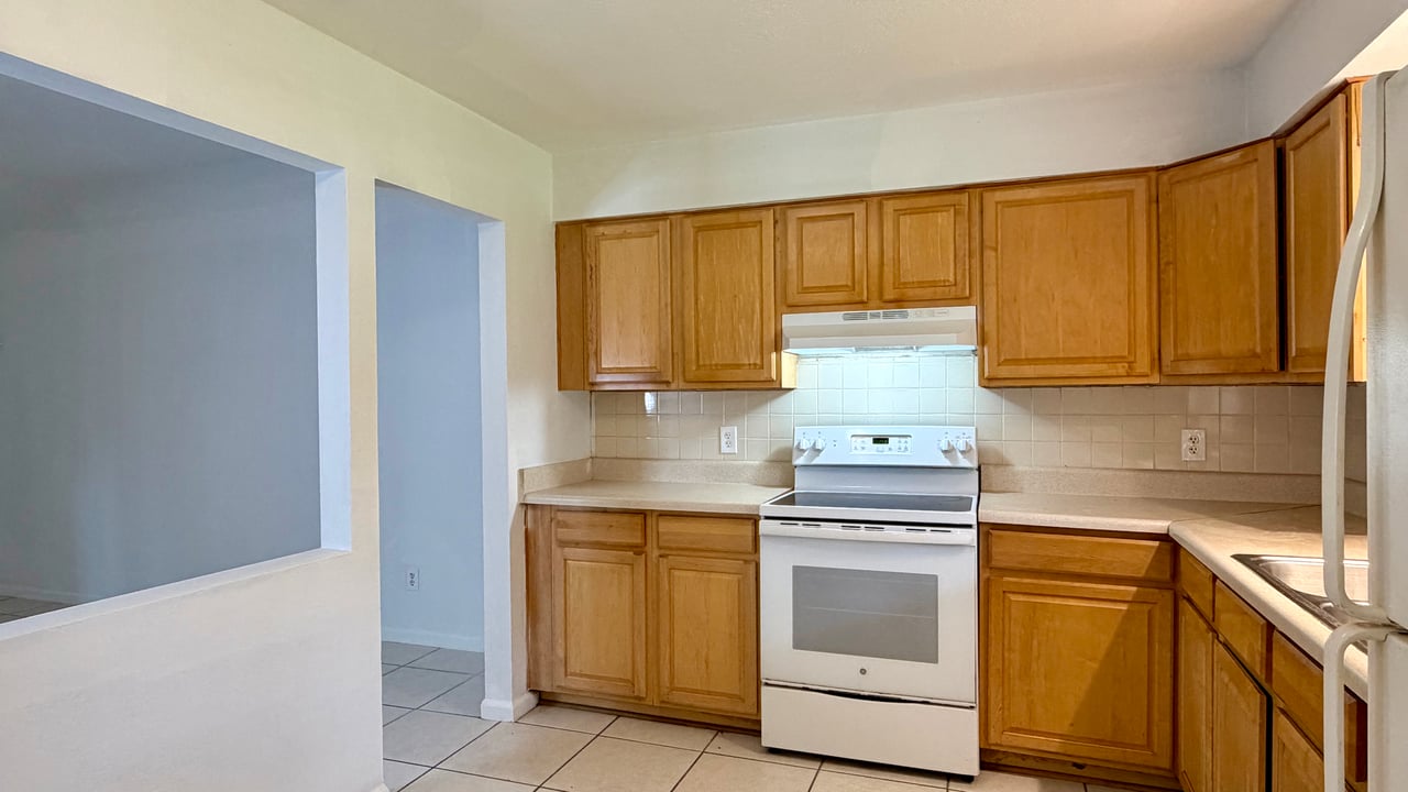 Casselberry Two-Bedroom Unit in Half-Duplex with Private Yard