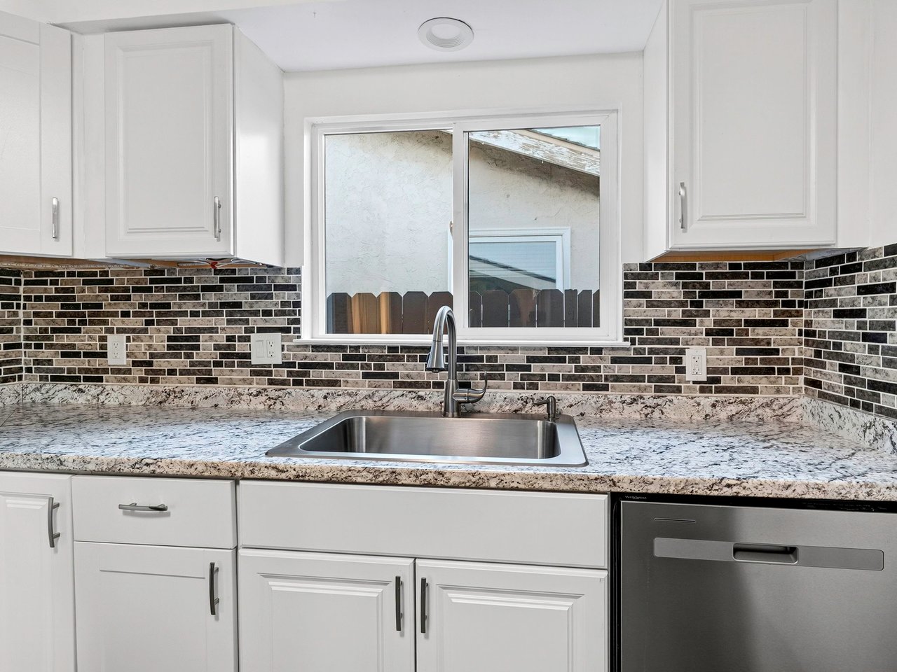 844 Cedarwood Ln