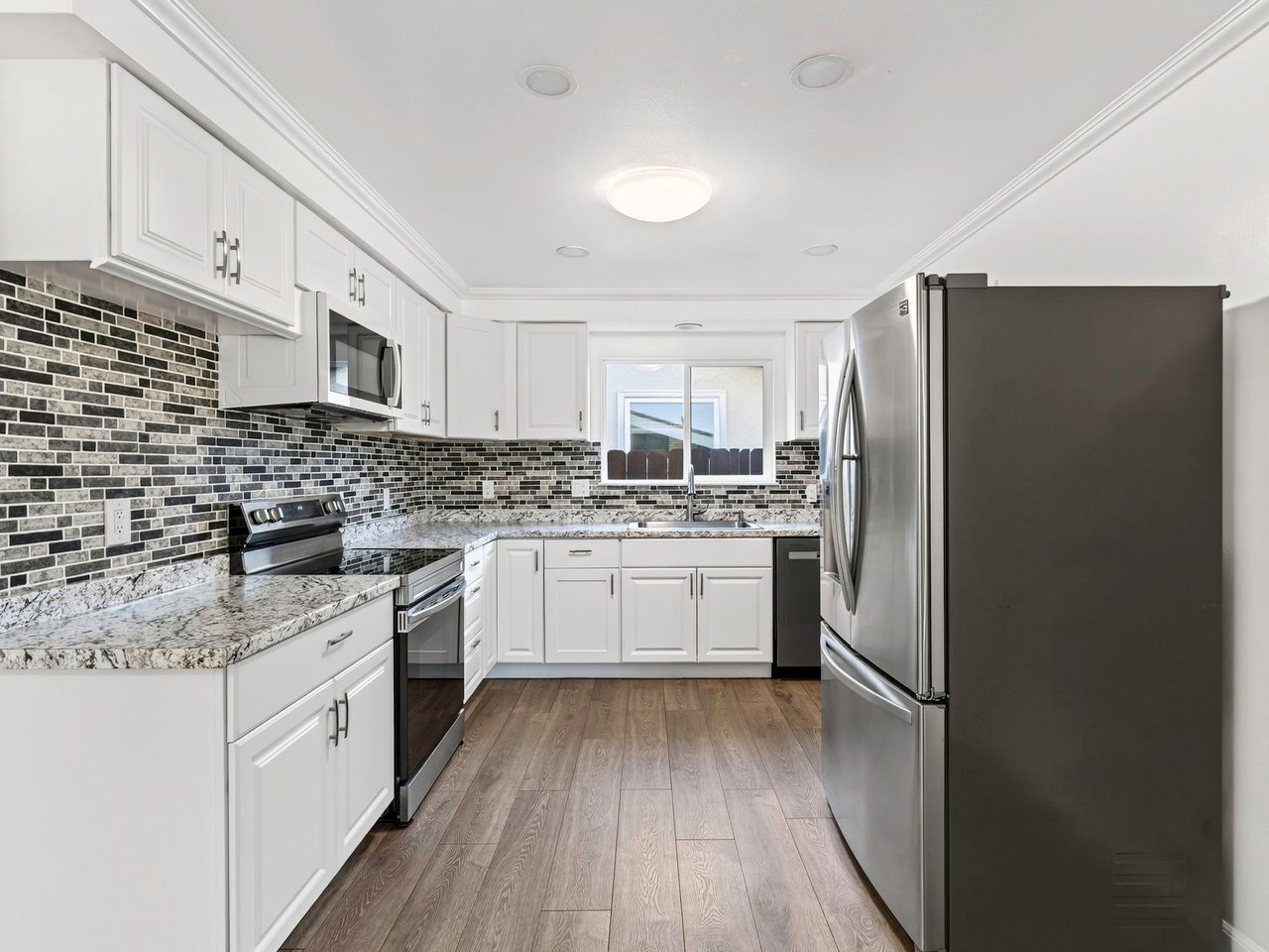 844 Cedarwood Ln