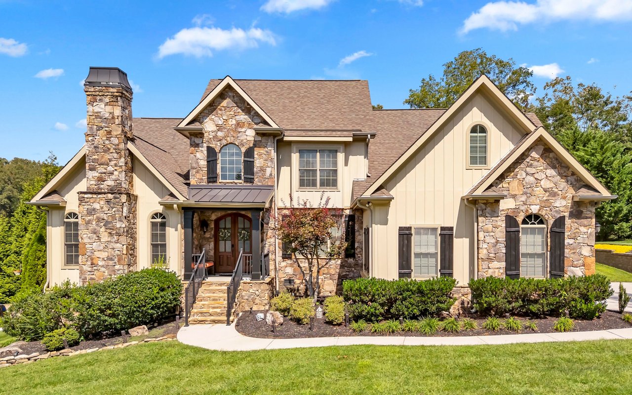 Wallace Luxury Spotlight | 2326 Covered Bridge Boulevard Knoxville, TN 37932