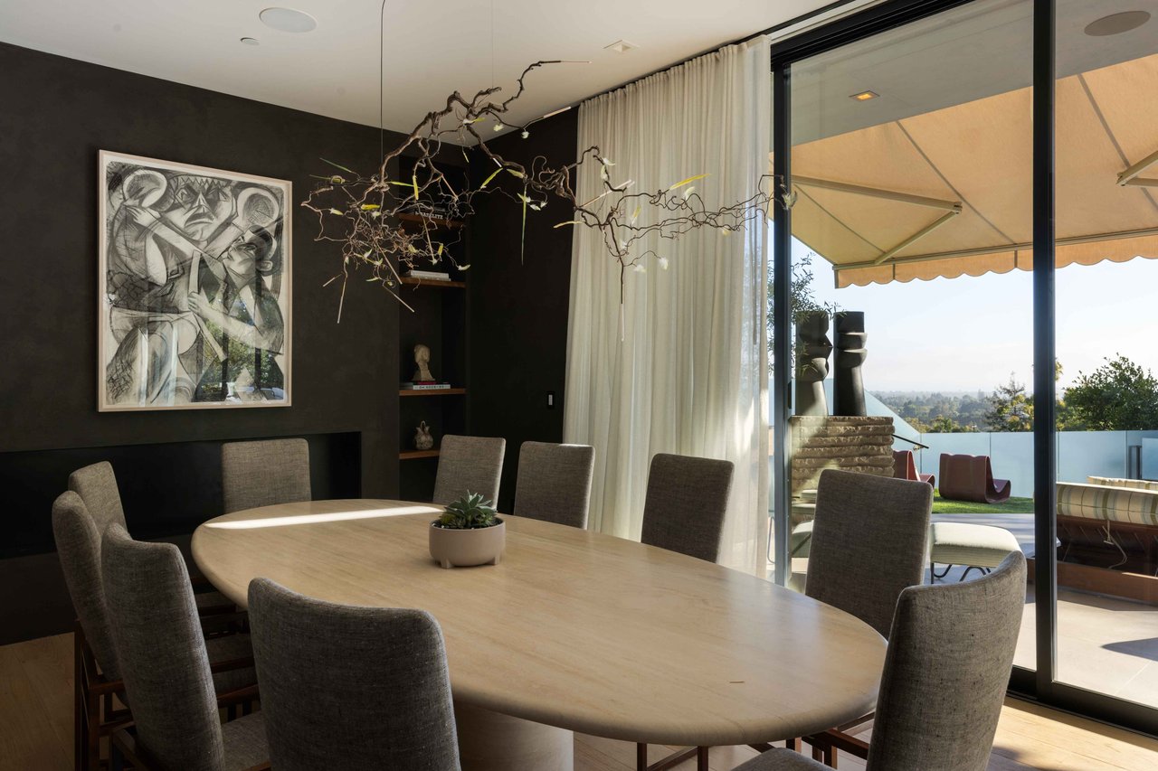 815 N Tigertail Rd, Brentwood