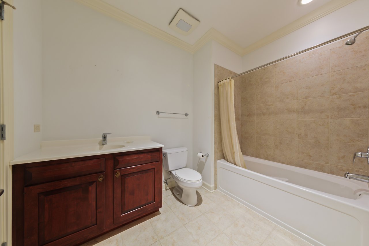 310 S Michigan Ave Unit 202