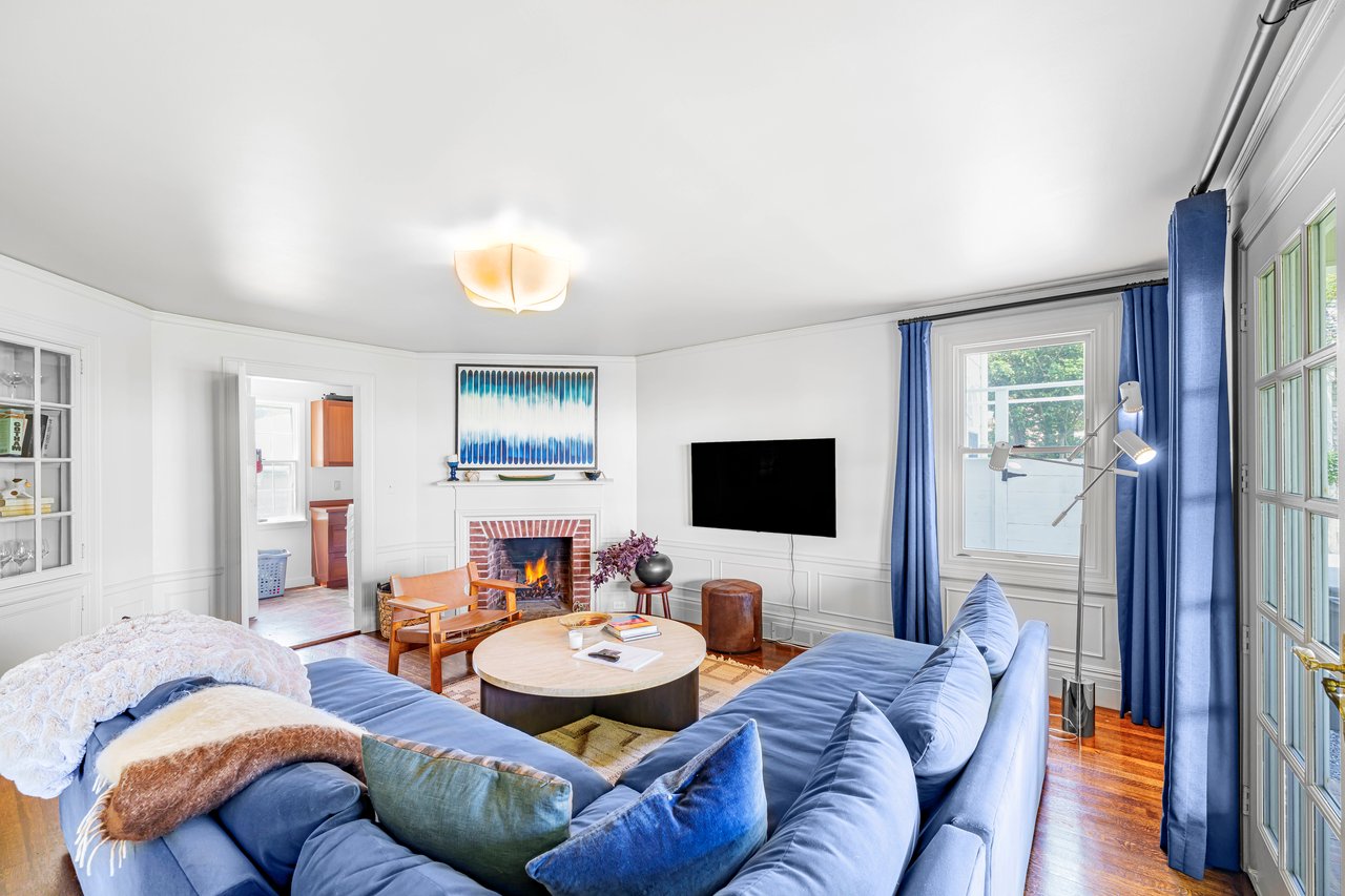 AN ELEGANT WATERFRONT ESCAPE