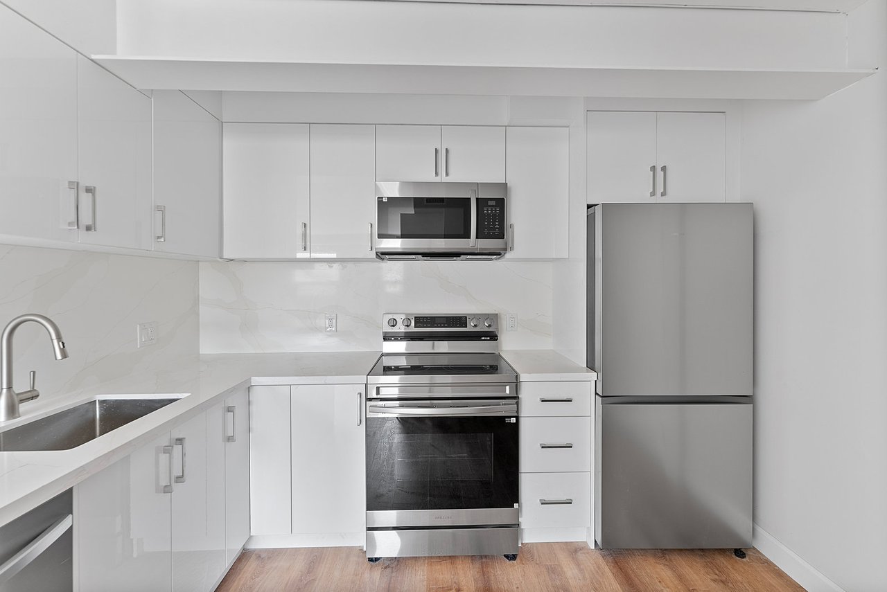 1328 Gerrard Street E 304