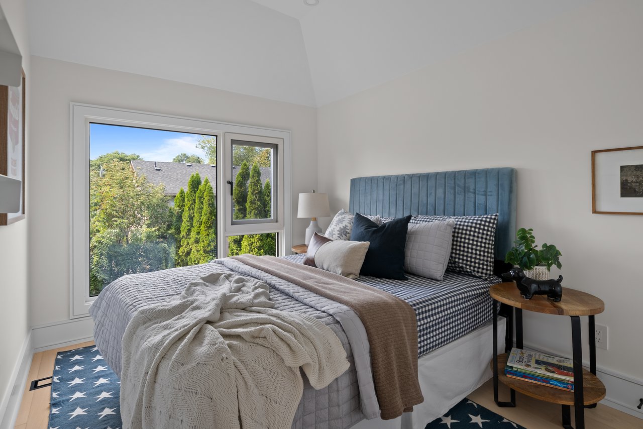 44 Sunnypoint Crescent
