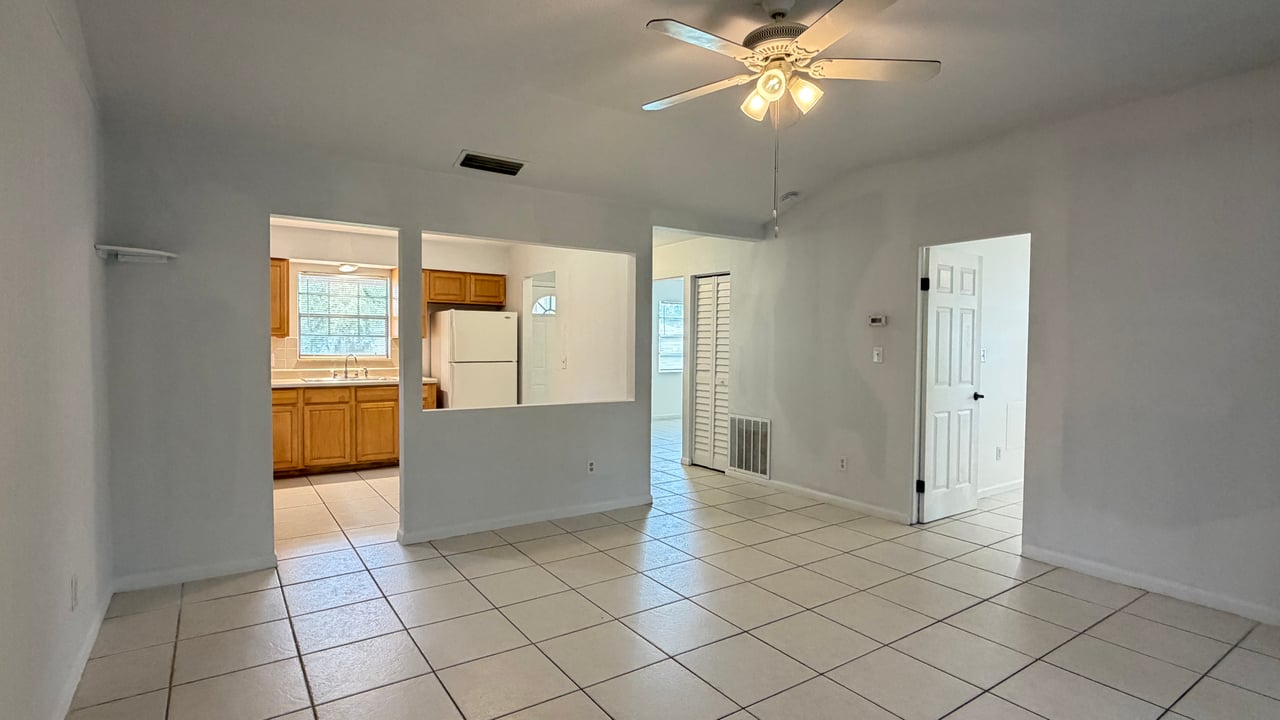 Casselberry Two-Bedroom Unit in Half-Duplex with Private Yard