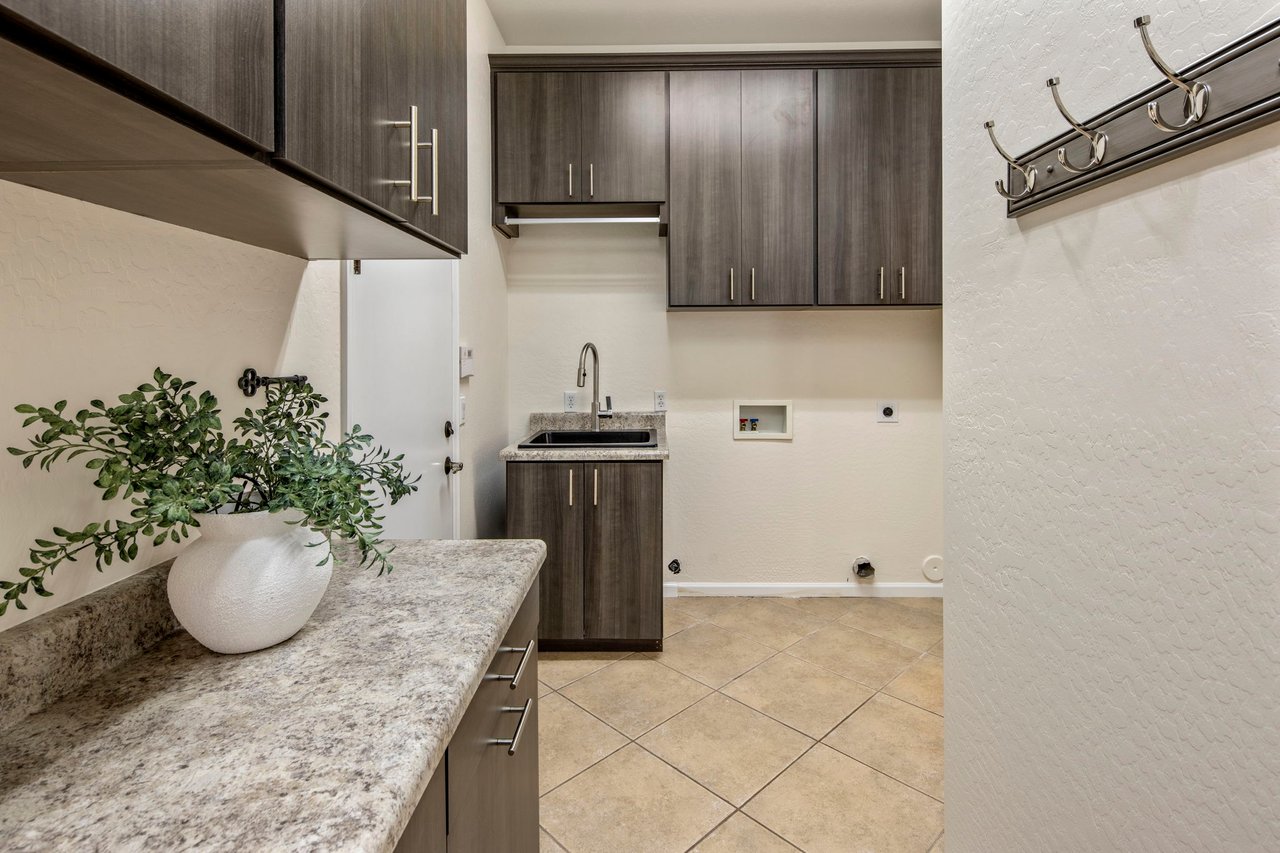 315 E Mary Ln