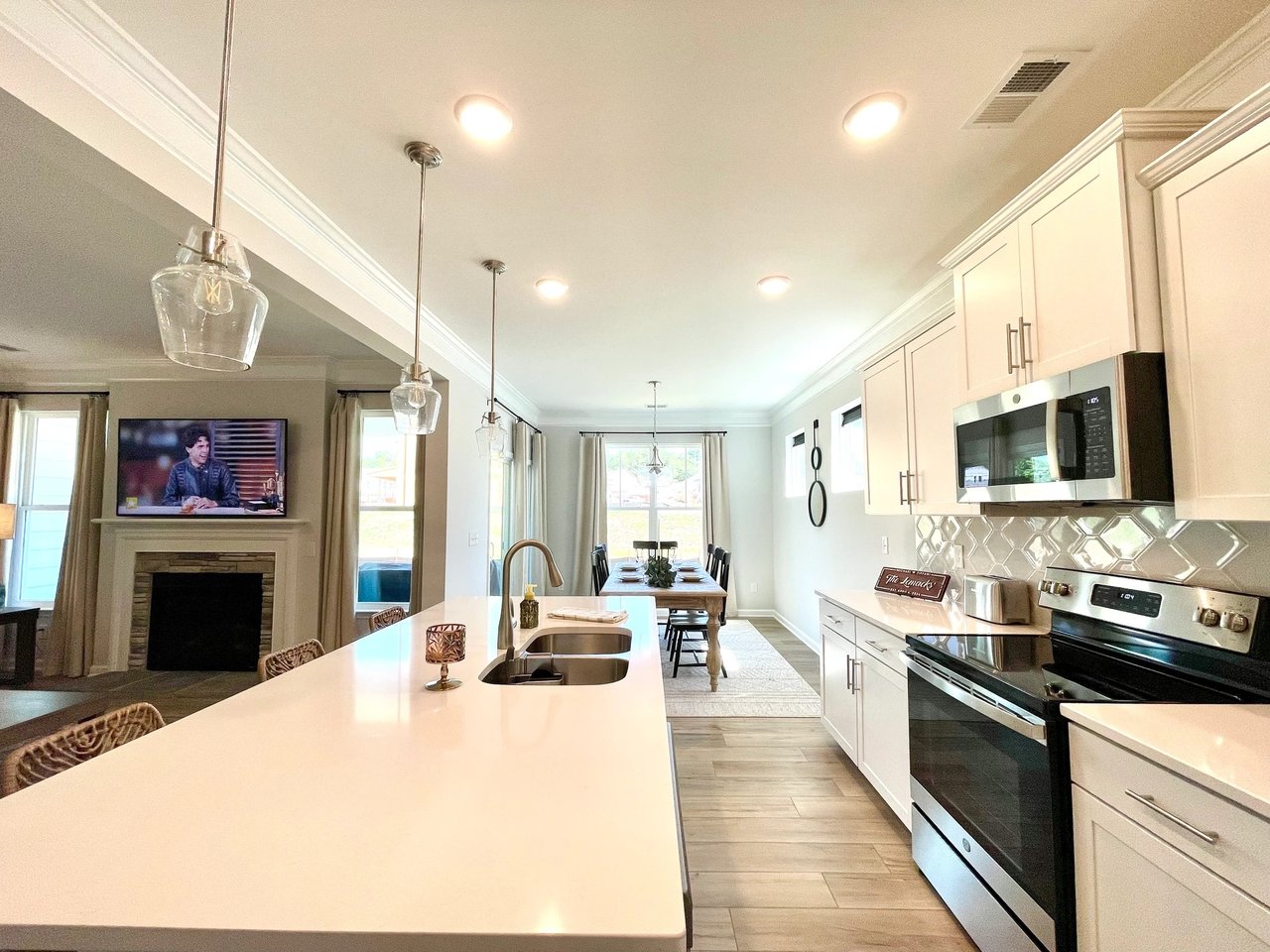 SOLD- Discover Modern Elegance: Move-In Ready Gem at 552 Bartoli Ct., Simpsonville SC – Offered by David Locke of Locke and Key Associates