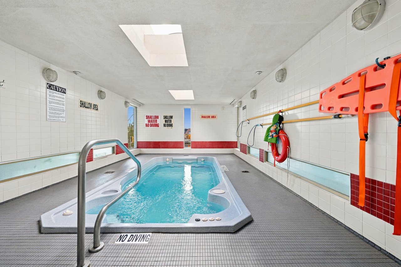 Immaculate 2 Bedroom Corner Unit