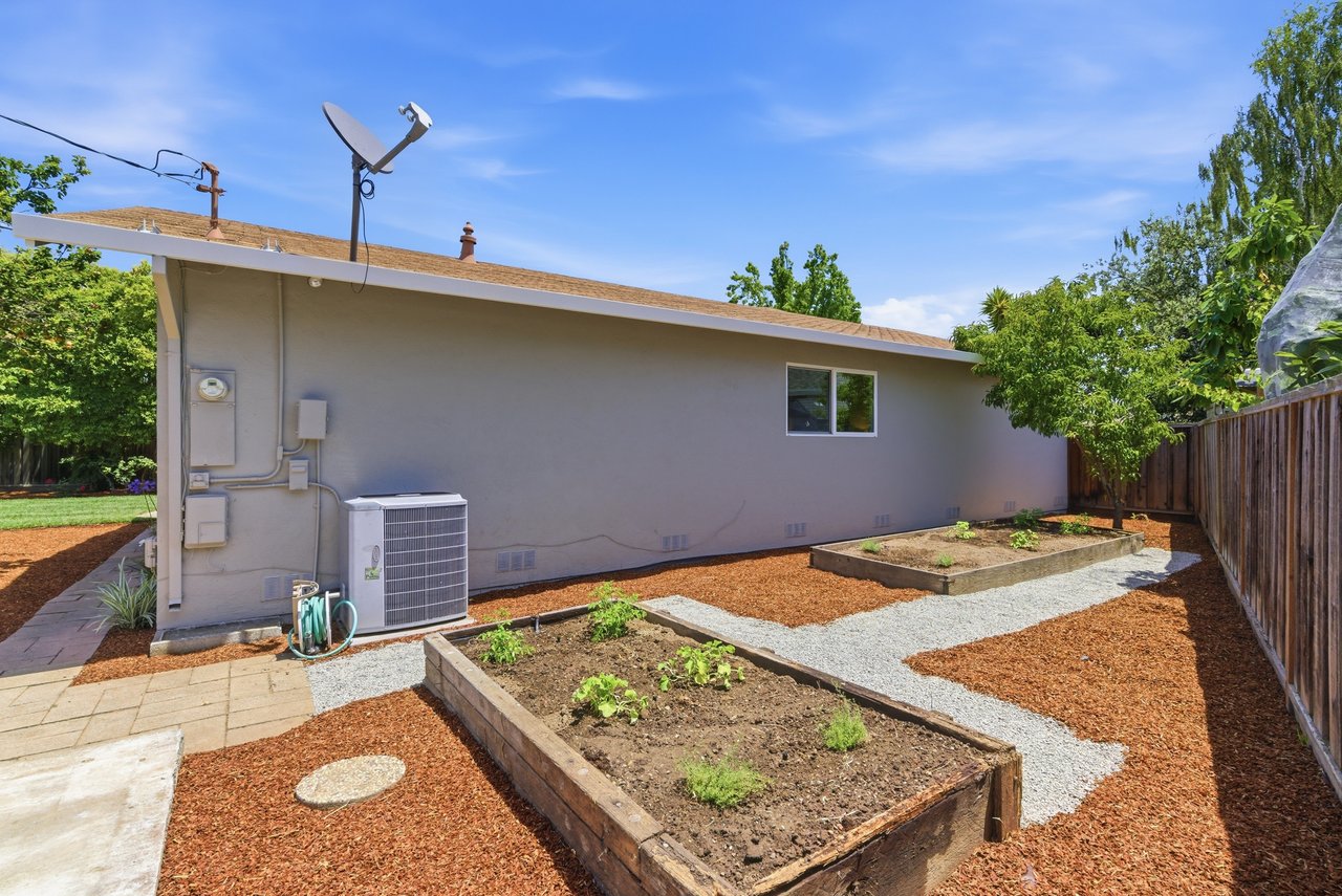 831 Mangrove Avenue