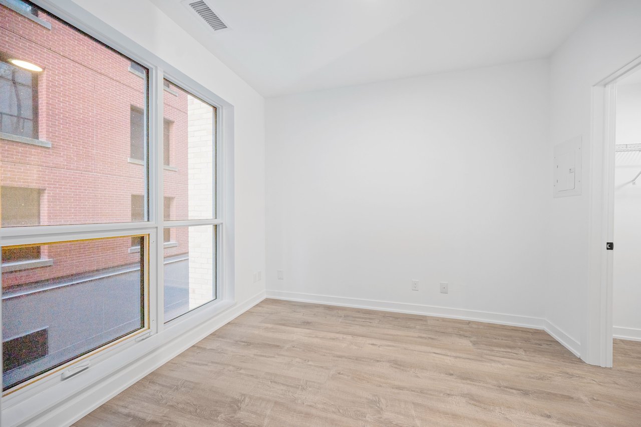 327 King Street W Unit: 302