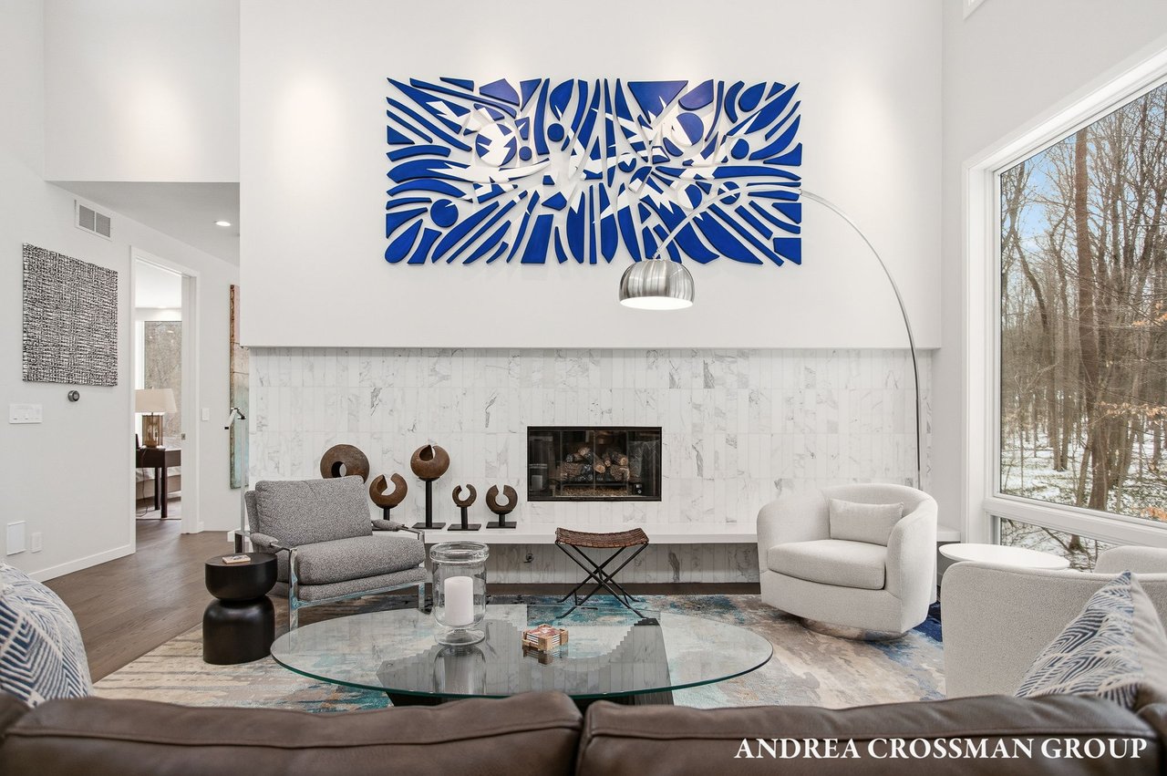 6919 Bendemeer Drive