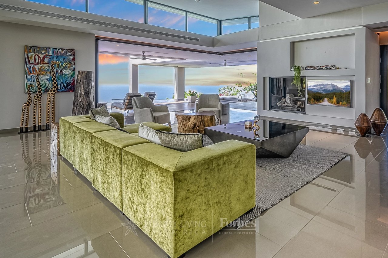 6575 - Dominical Contemporary Mansion