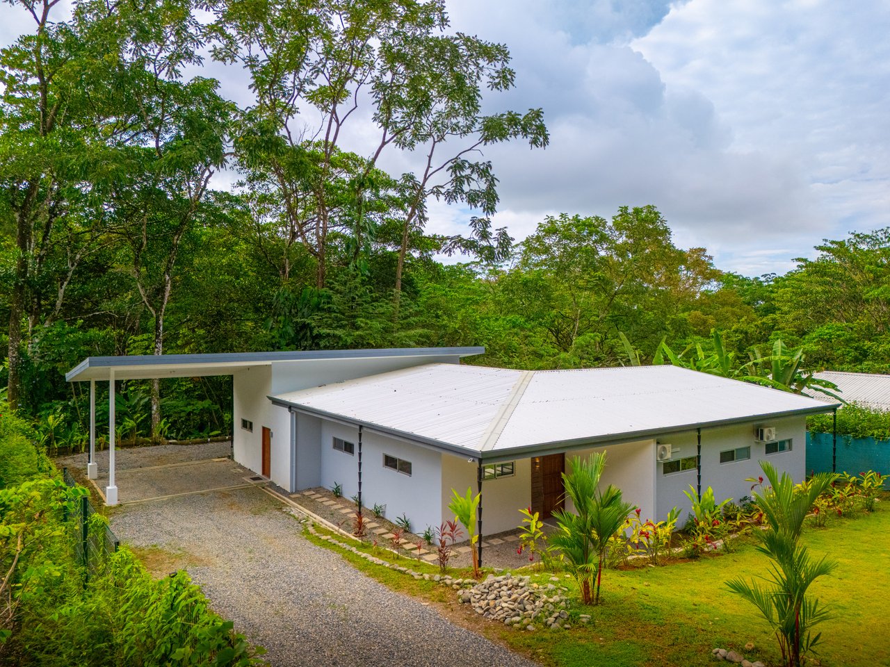 Brand New Home! Nature Lovers Escape by Uvita's Bamboo Forest and Swimming Holes