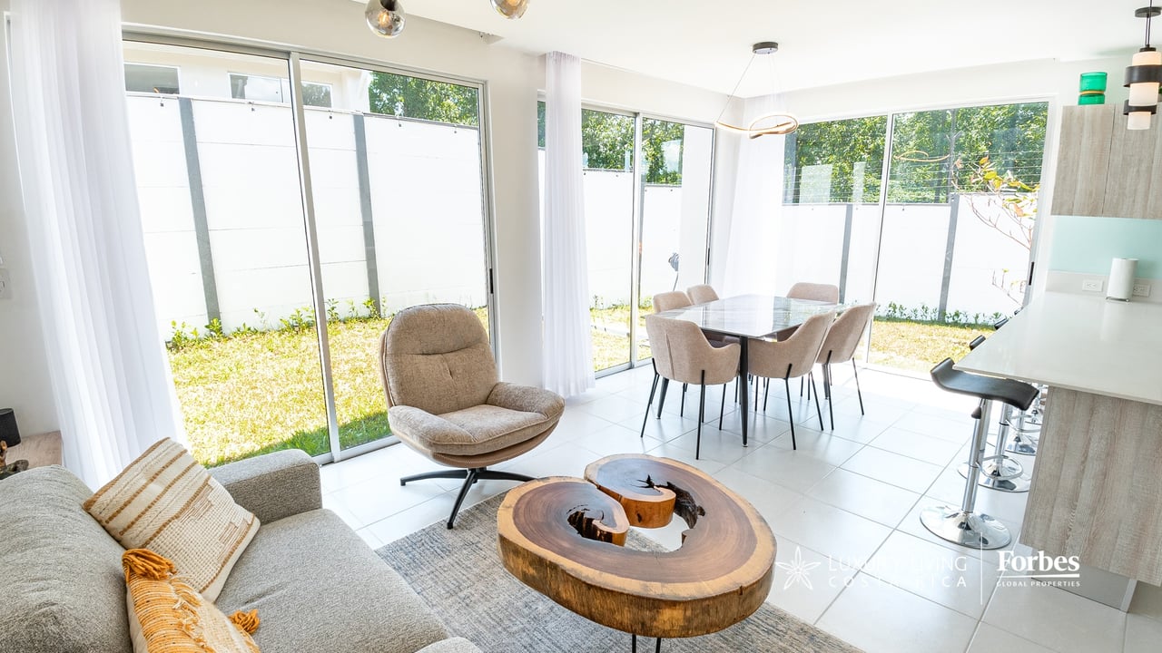 21565 - Corner house with 3 furnished bedrooms, a patio, in Cariari