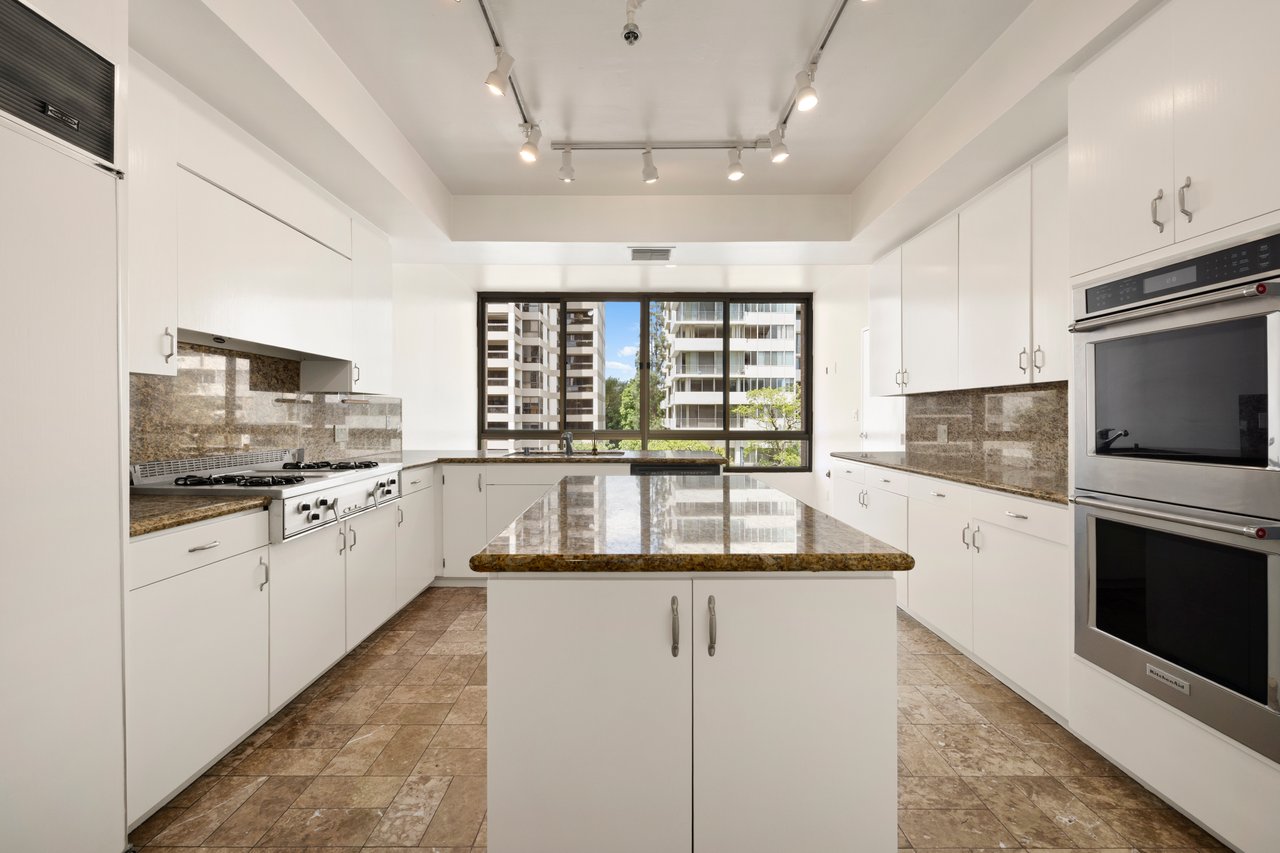 10430 Wilshire Blvd #202, Westwood