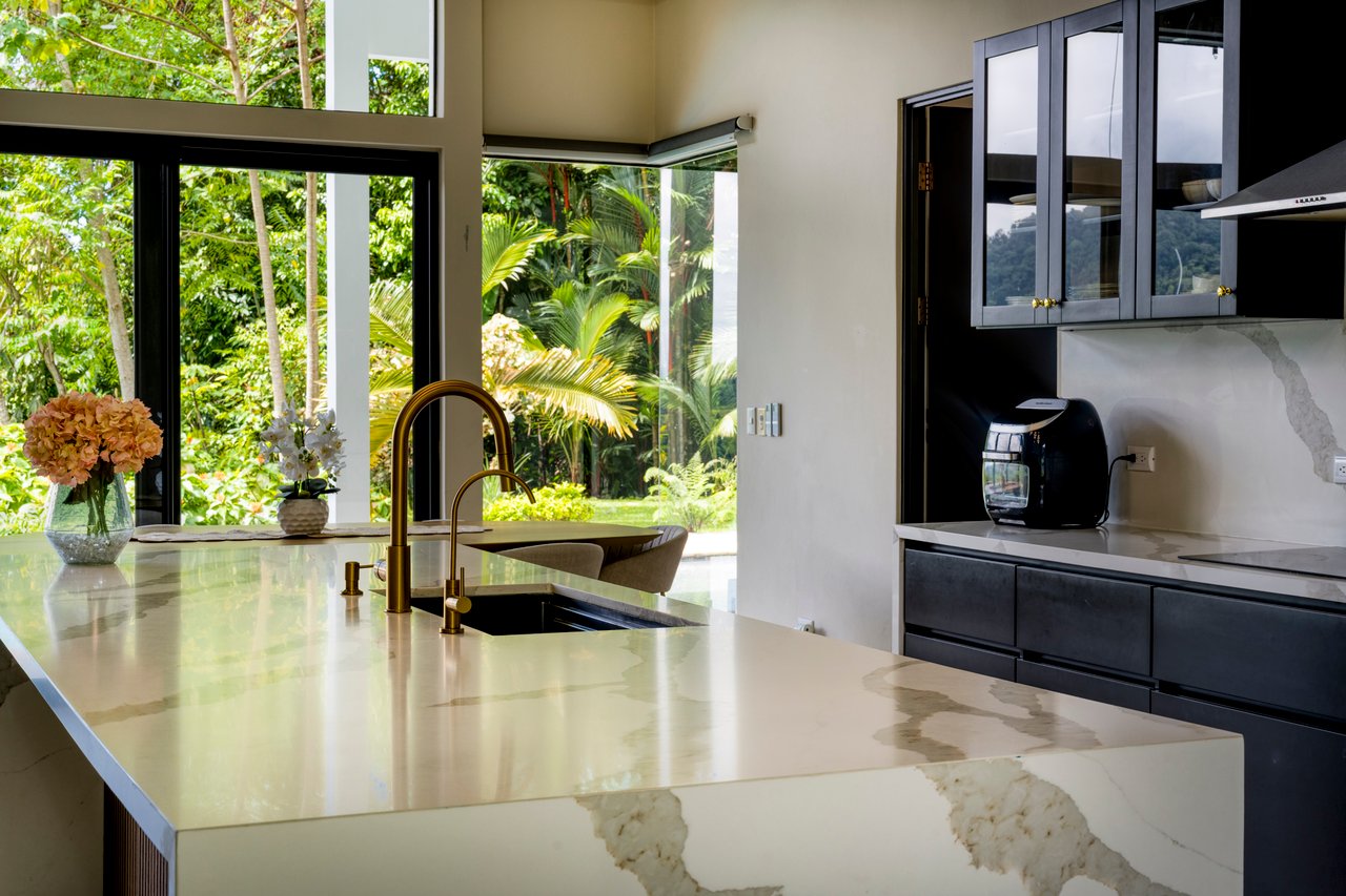 Casa Nueva Vida with Ocean Views & Dual Edge Infinity Pool