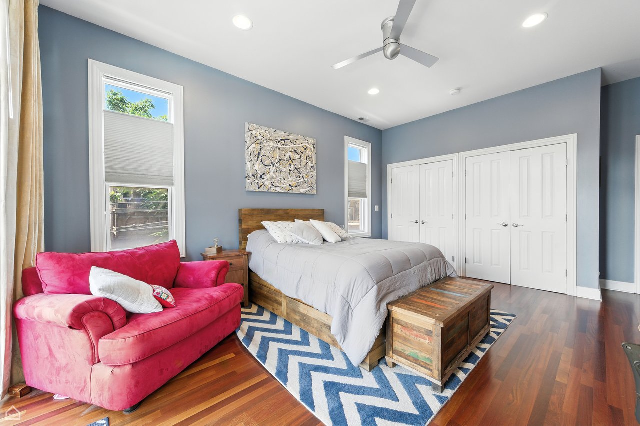 2343 W Montrose Avenue Unit: 101