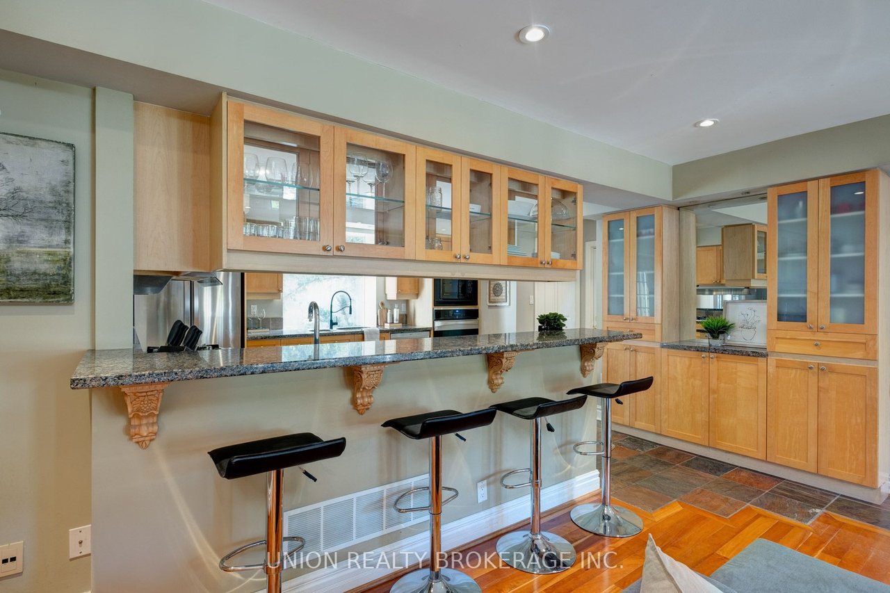 35 Fallingbrook Dr