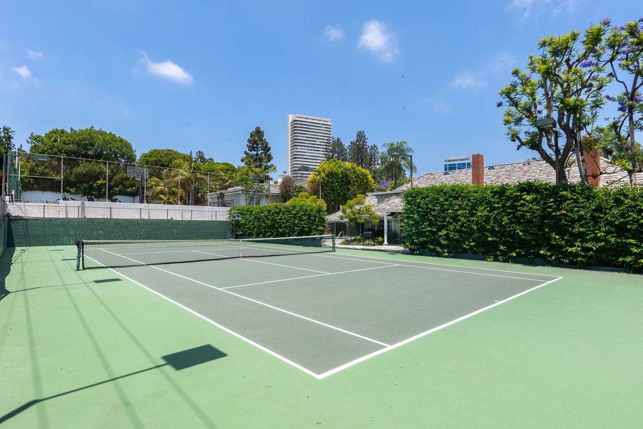 717 N Alta Dr, Beverly Hills