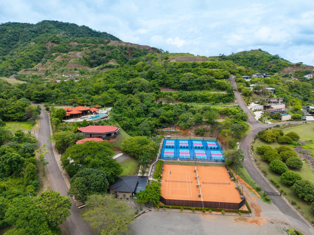 Casa Pickle on the Hill | Spacious Private Estate with Pickleball Court, Mature Gardens & Independent Guest Apartment
